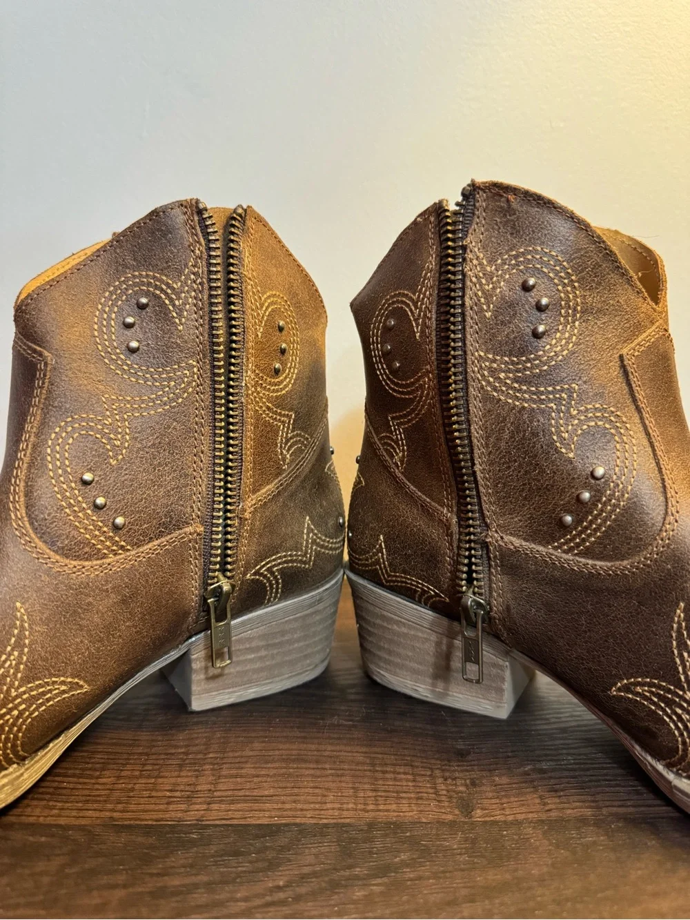 NWT Sterling River Brown Leather Western Ankle Booties Womens 7